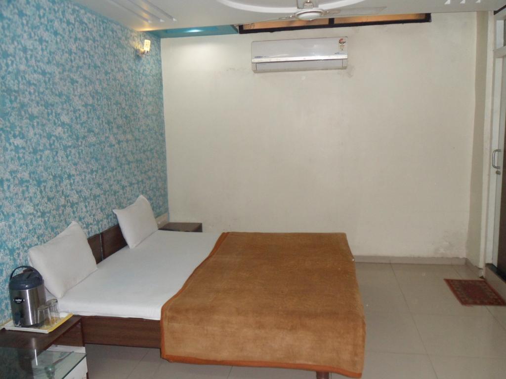 Hotel Atithi Ahmedabad Habitación foto