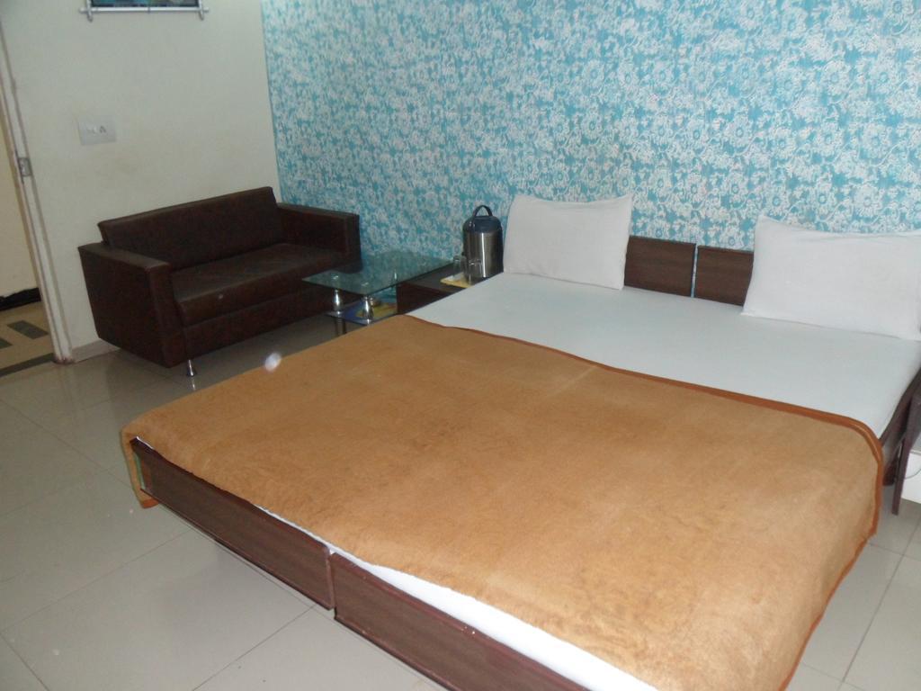 Hotel Atithi Ahmedabad Habitación foto
